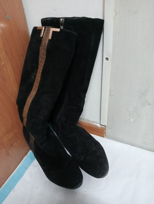 Продается женские сапоги