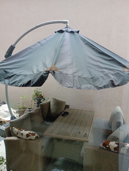 Голям градински чадър.