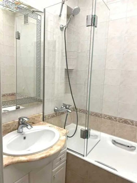 Дава се под наем Двустаен апартамент в София, Център - 65 кв.м за 408 € - Снимка #3