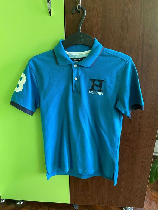 De vânzare tricouri pentru adolescenți