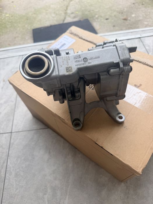 Pompa ulei motor BMW OE 11418631810