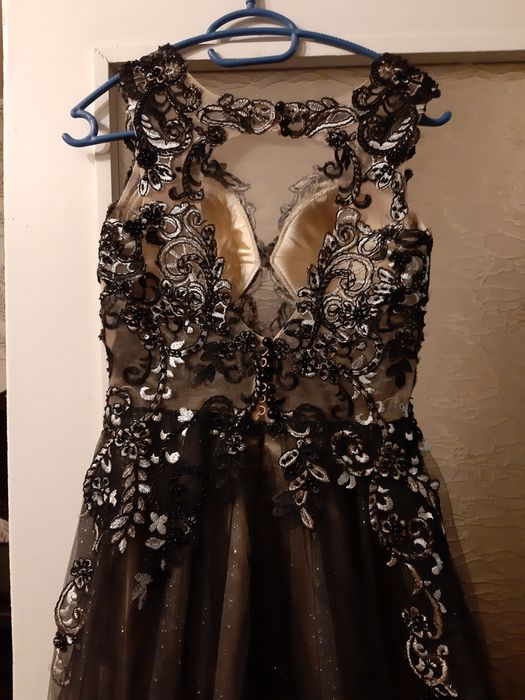 Абитуриентска бална рокля