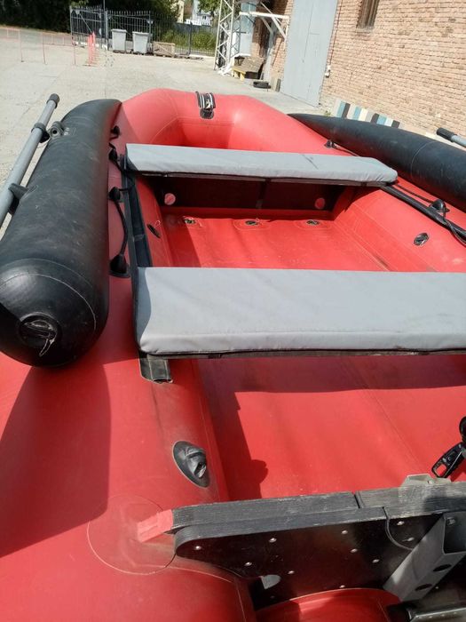 Продам лодку ПВХ с водометом
