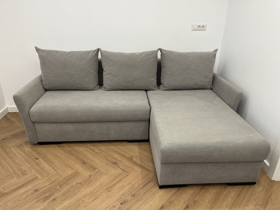 Canapea living ca nouă