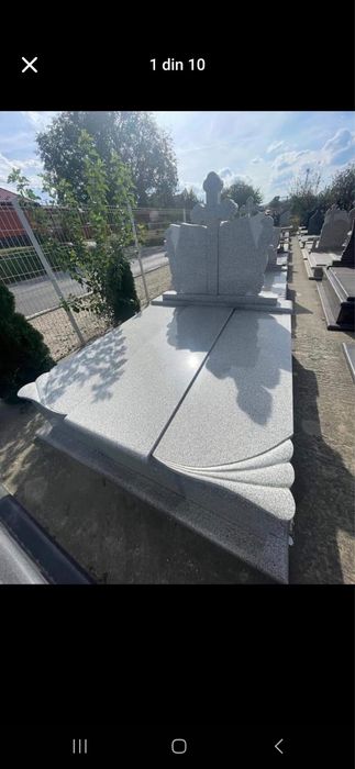 Monumente funerare