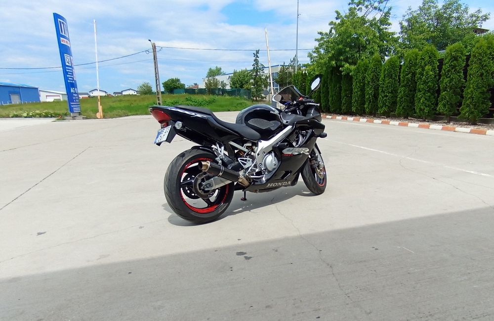 Vând Honda CBR f4i