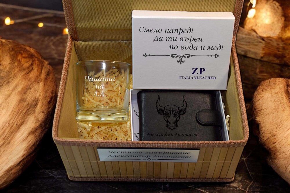 Гравирани сетове от портмонета, чаши и колани с бамбукова кутия