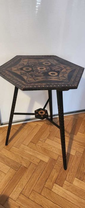 Masuta de cafea hexagonala stil Brancovenesc