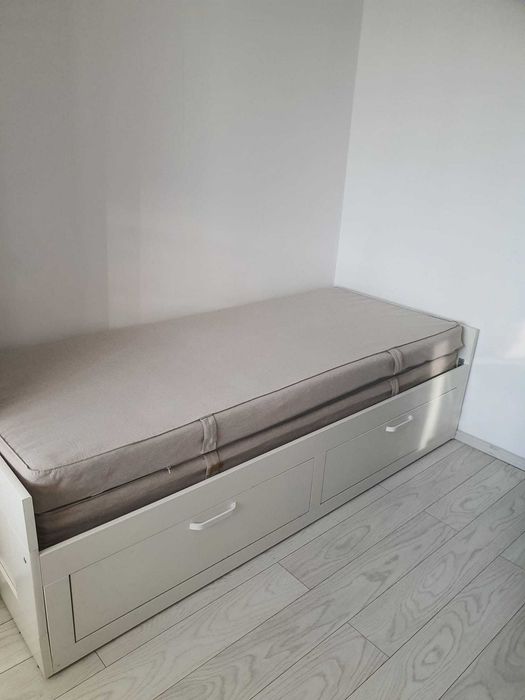 Set Divan extensibil IKEA BRIMNES + 2 Saltele VANNAREID – Stare foarte bună