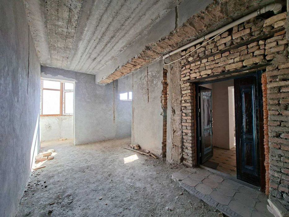 3х комнатная квартира 124кв/м в состоянии коробки, Микрорайон