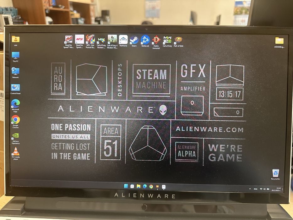 Лаптоп Alienware M17 R2 i9-9980HK 16GB ddr4 rtx 2080 8GB