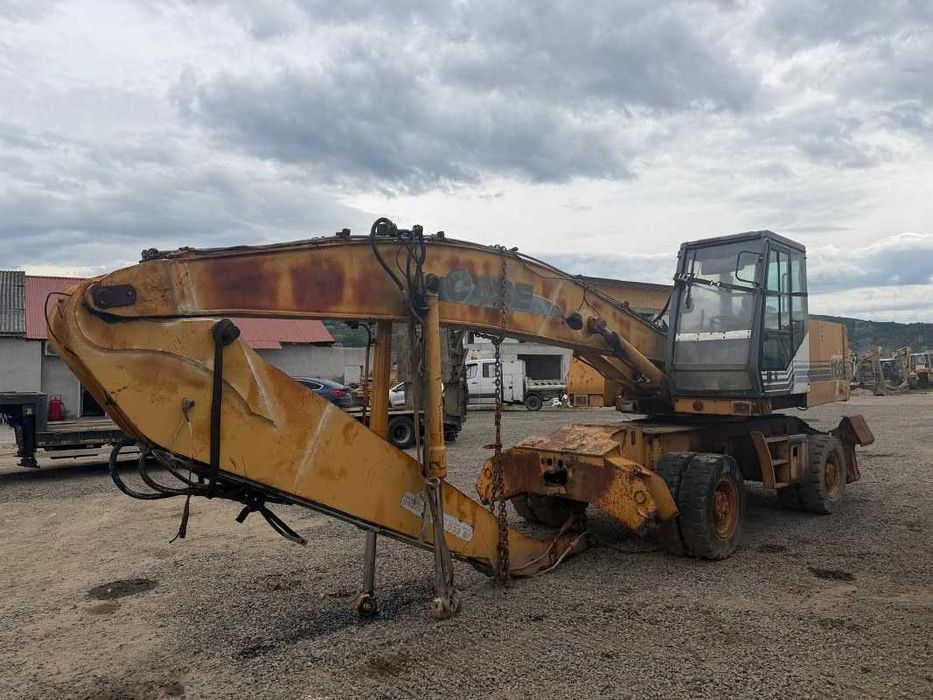 Dezmembrez excavator pe roti Case 1188