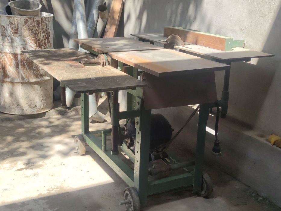 Станоклар сотилади 4 та унверсал, фрезир, лўбзик, трноқ очишга фрезир