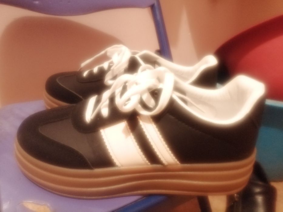 Кроссовки жён. 40р