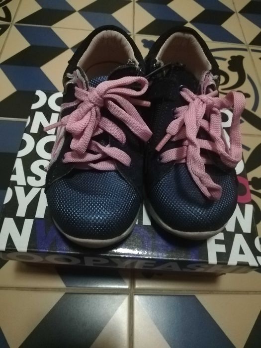 Кроссовки на девочку