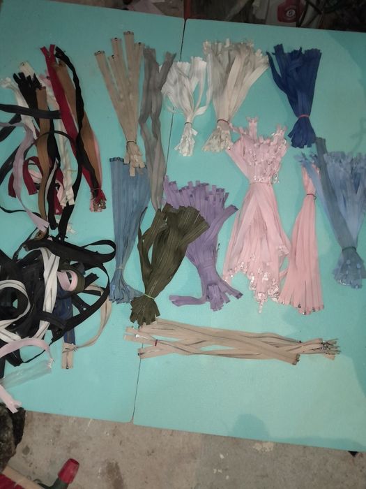 Vand fermoare de diferite culori si marimi 260 bucati