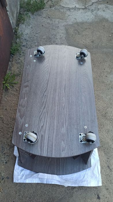 Деревянный журнальный стол