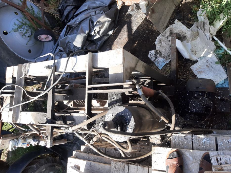 Продам пескаблочный станок срочна.