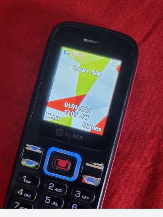 Telefon cu butoane cu încărcător