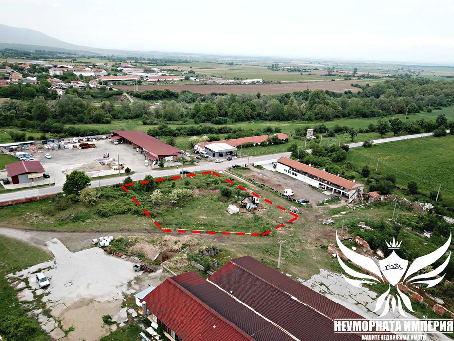 Продавам Урбанизиран парцел 2232кв.м. на първа линия в с.Тополово