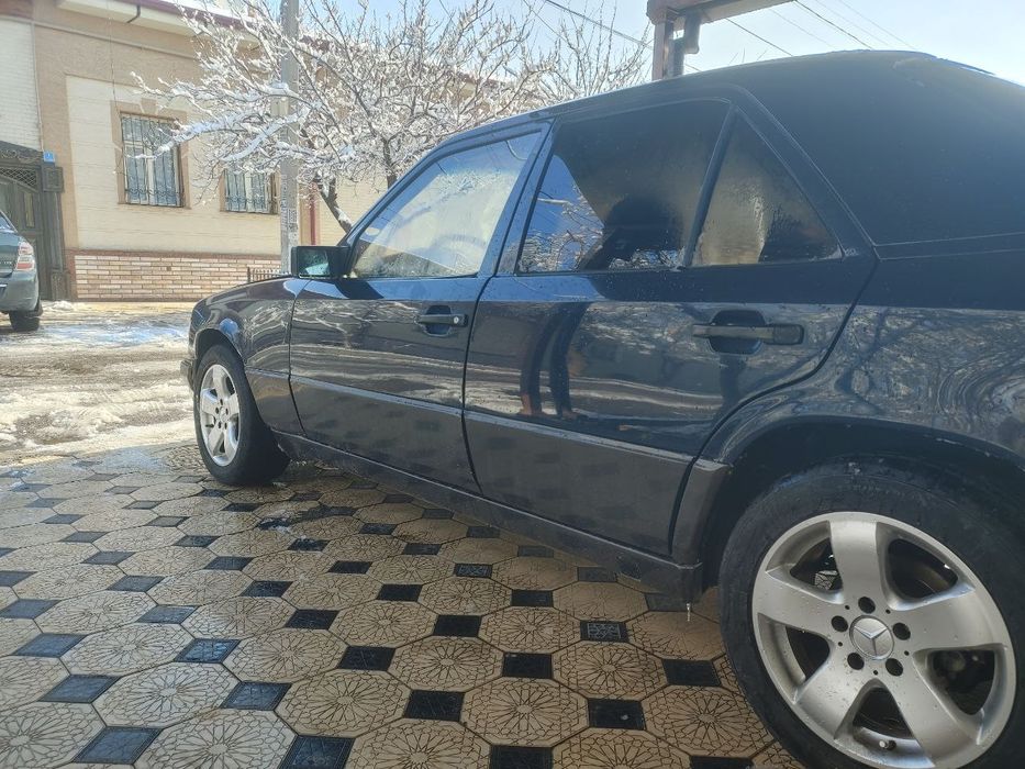 Mersedes w124 sotiladi