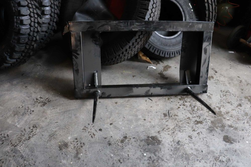 furca baloti prindere euro cu tepuse de 110 sau 80 cm distanta intre tepuse de 75cm sarcina 220kg incarcator frontal case fendt john deere deutz fiat