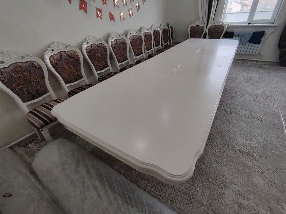 Продаю стол и стулья бу