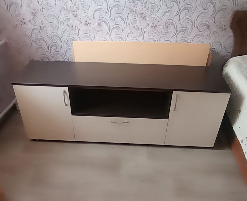 Продам тумбу под телевизор