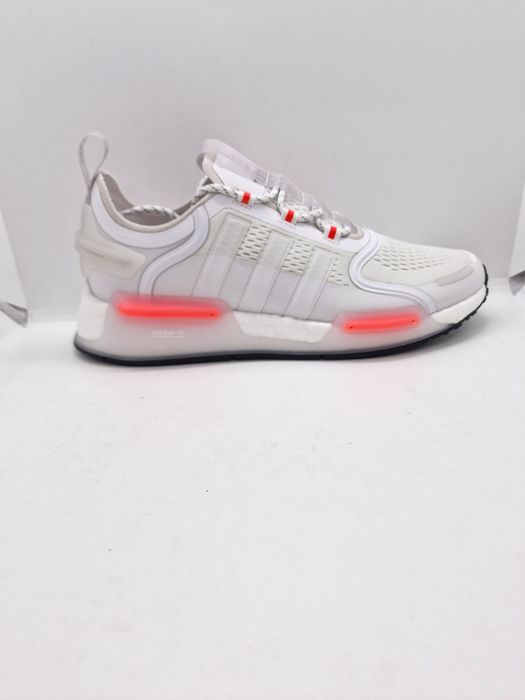 Adidas NMD V3 GX2089 nr. 39,40,40.5,45 Bacau • OLX.ro