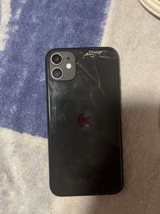 iPhone 11 128 ГБ продам срочно