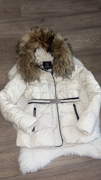 Много красиво и ефектно яке, едентично като модел