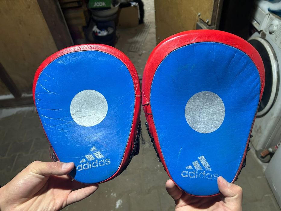 Боксерские лапы, боксерская перчатка