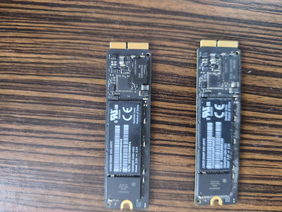 Vând 2 hdd de server 600 GB 15k și 2ssd 128 GB MacBook