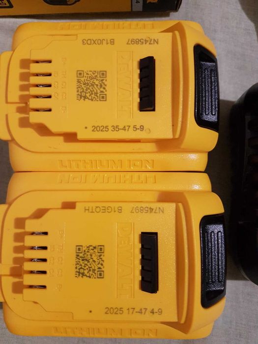 Charger DeWalt DCB 1104 + Acumulatori DeWalt DCB 184 x 2 buc, an 2025