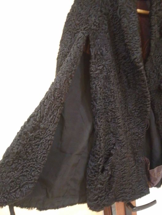 Дамско луксозно пончо естествен астраган