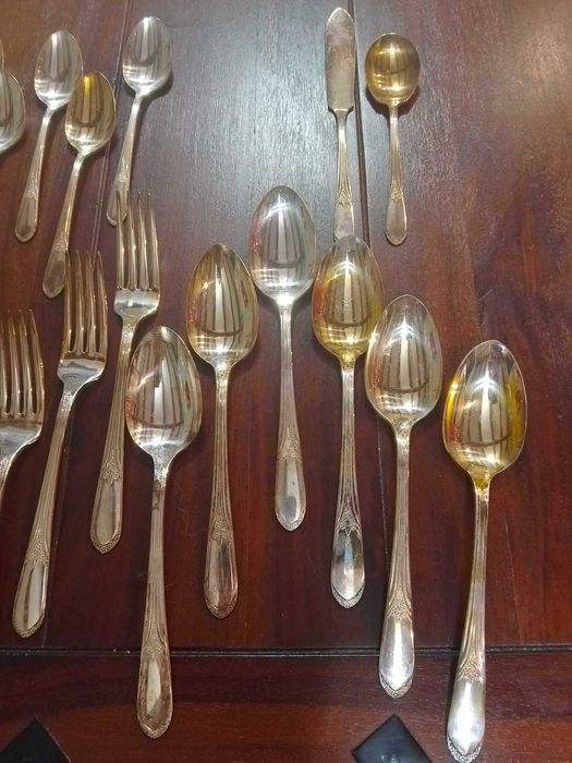 РЯДЪК комплект посребрени прибори Wm. ROGERS от 1938 год.