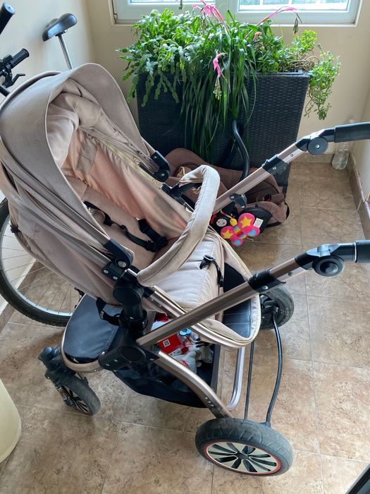 бебешка количка .