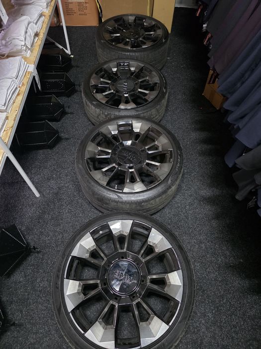 Roti originale BMW XM pe 23 cu caciucuri de vara