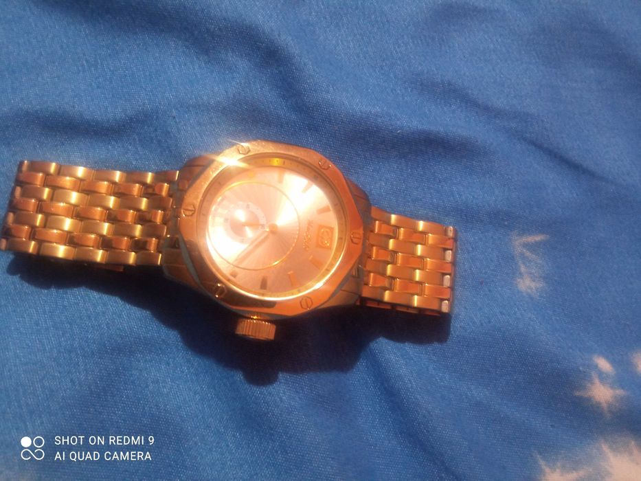 Vând ceasuri  bărbați aproape noi mai multe detalii la telefon