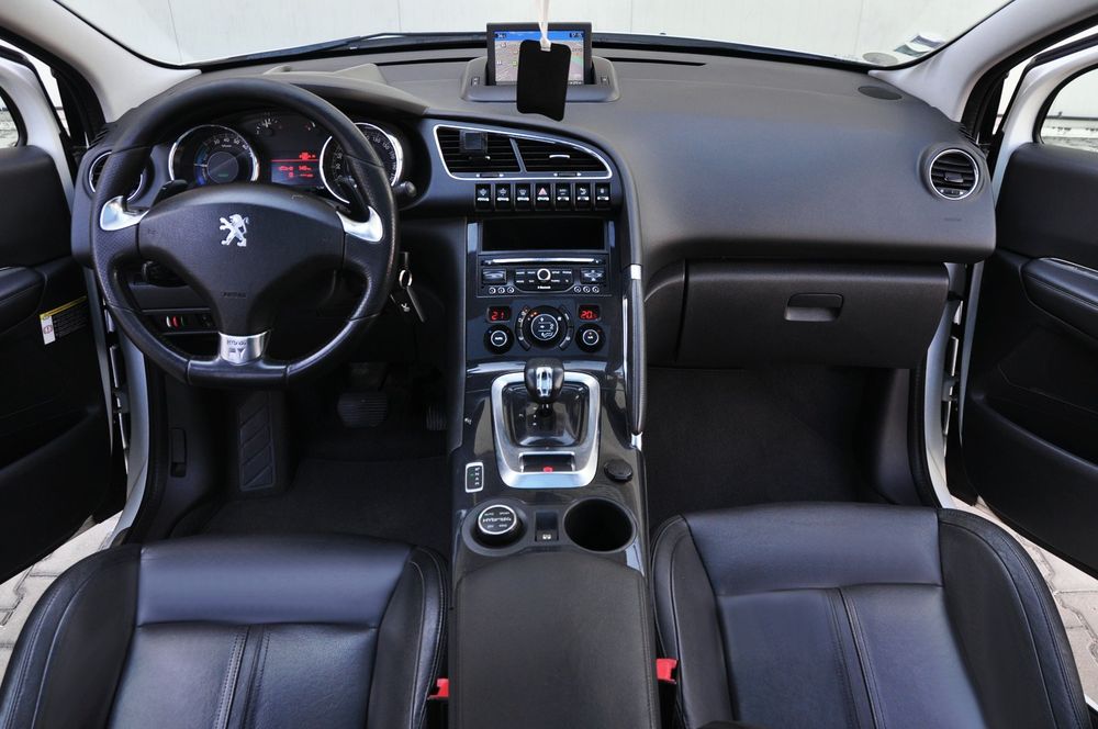 Peugeot 3008 2.0d Hybrid 200cp Pano H-up Cameră Încălzire Automata