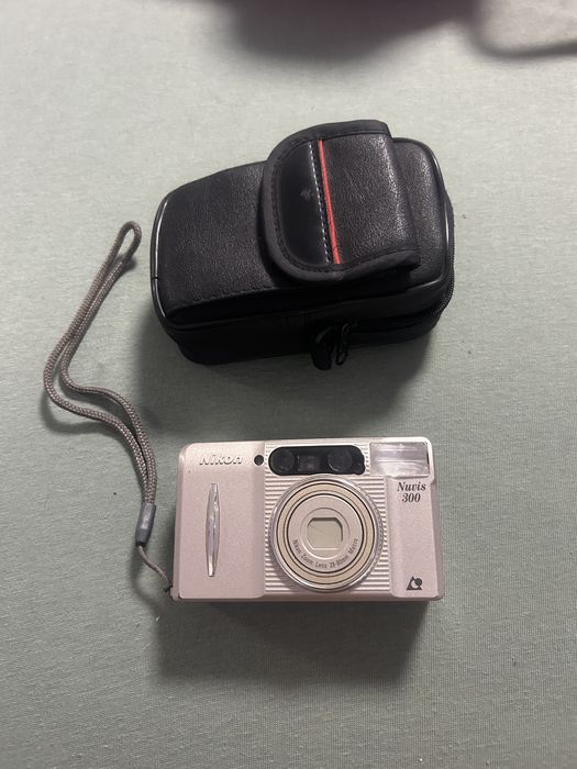 Nikon Nuvis 300 – aparat foto pe film + husă