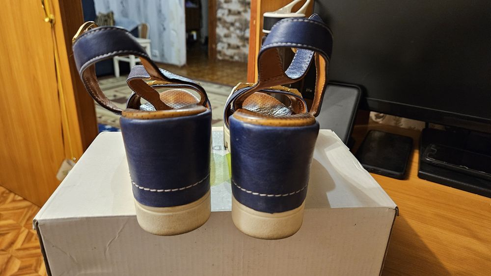 Босоножки на платформе