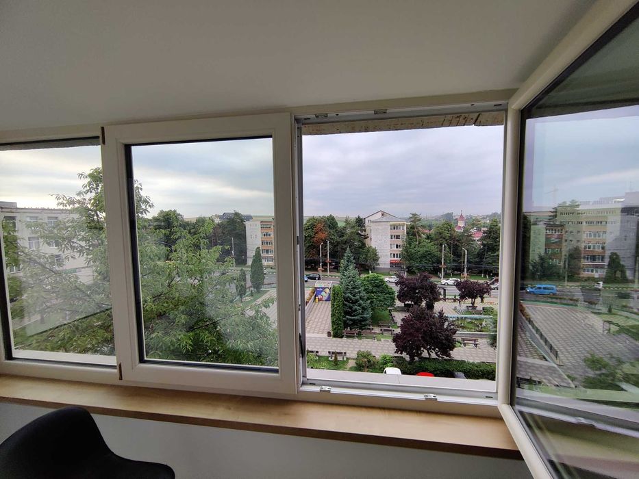 Inchiriez apartament 3 camere zona centrala Policlinica Areni mobilat