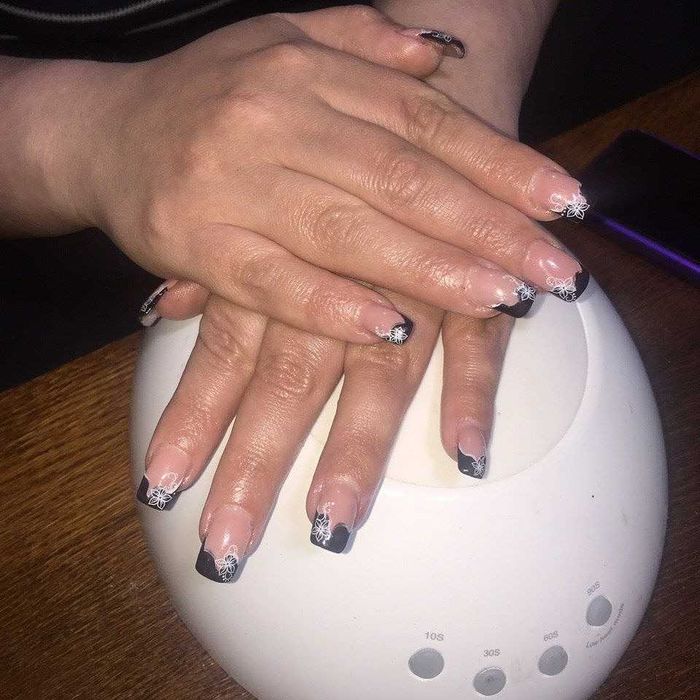 Предлогаю свои услуги по ногтям. Маникюр, наращивание, укрепление.