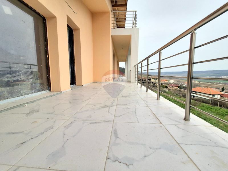 Продава се Къща в с. Рогачево, Област Добрич - 244 кв.м за 1148 €/кв.м - Снимка #11