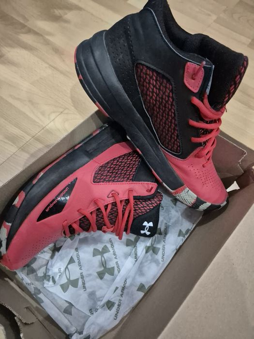 Adidasi Under Armour