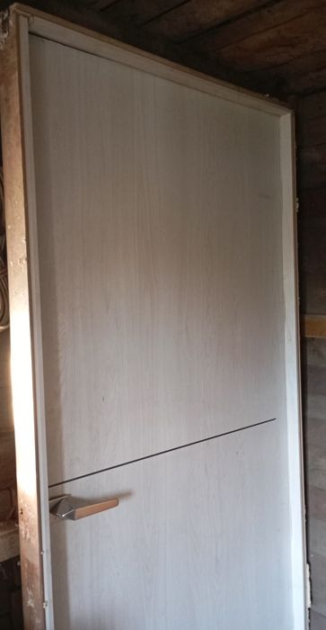 Продаю дверь межкомнатный