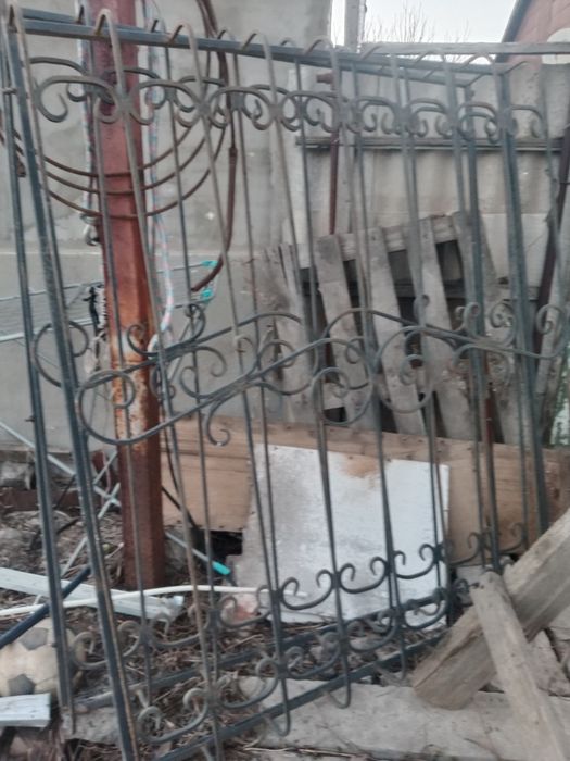 Продам металлические решетки для окон,