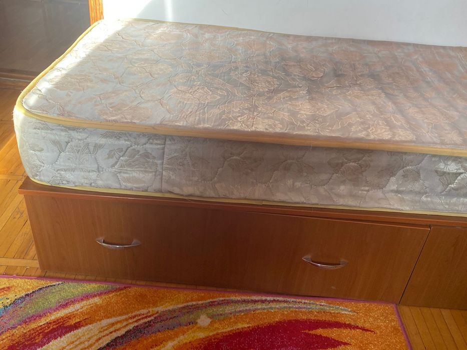 2 кровати с матрасами