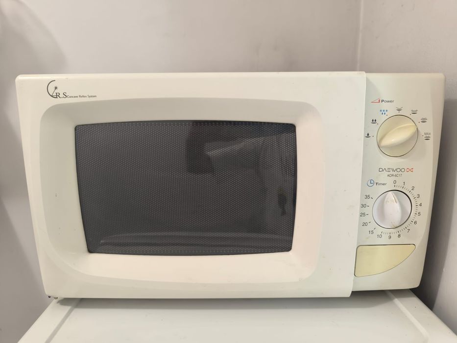 Холодильник и микроволновая печь